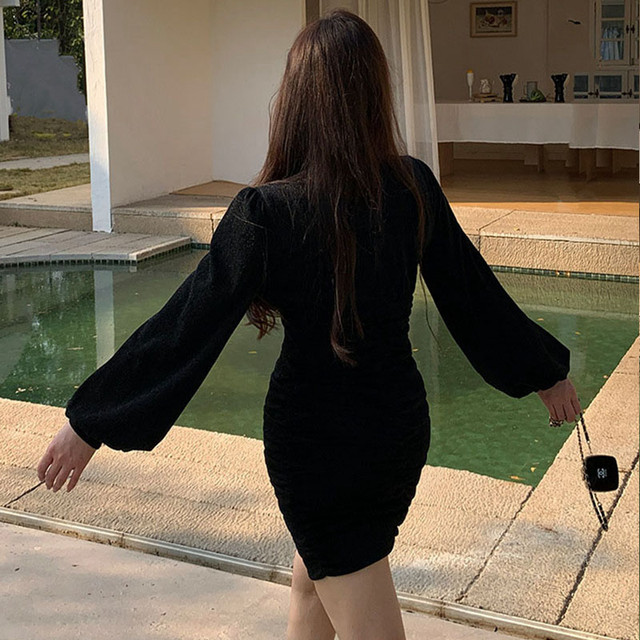 ຂະໜາດໃຫຍ່ຝຣັ່ງໂຄມຄໍ V-neck sleeve black sexy hip-hugging dress skirt fat mm Hepburn style pure lust pleated dress