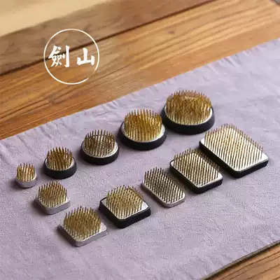 Japanese-style small original flower arrangement bronze needle Sword Mountain Flower arrangement base flower passage appliance tea ceremony flower arrangement Sword Mountain flower arrangement