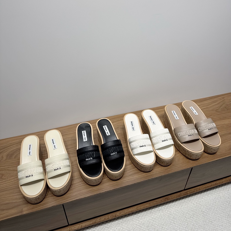 Unique Girl 26 New Spring and Summer Letter Embroidered Thick-Soled Slippers for Women One-Line Slippers