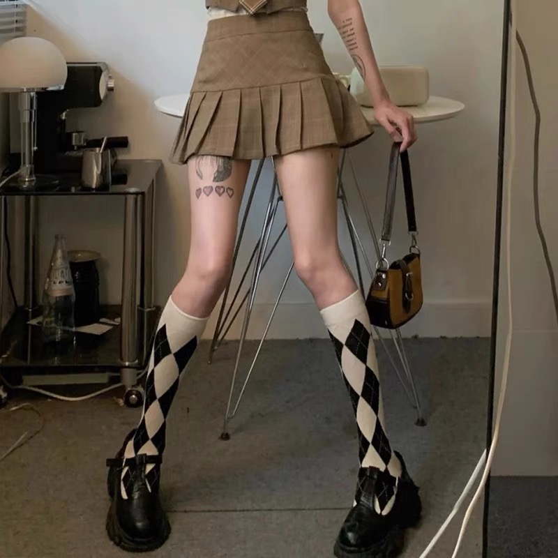 Black and white diamond-shaped calf socks female Japanese jk socks female retro college style stockings are thin autumn and winter ins tide