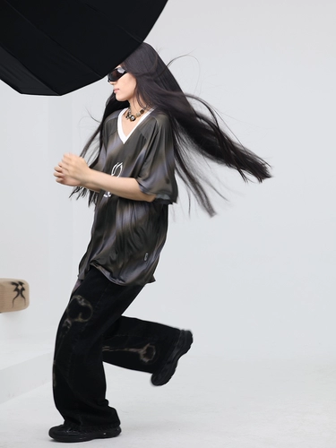 Mei 伢 fuzzykon graffiti Рендеринг углеродного черного, старая вода для мытья прямой золотой джинсы ключ