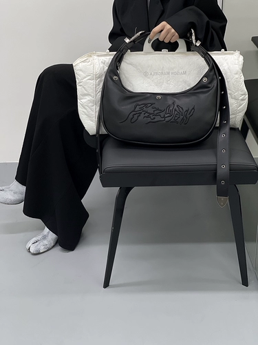 Оригинальная дизайнерская черная сумка на одно плечо, сумка подмышку, с вышивкой