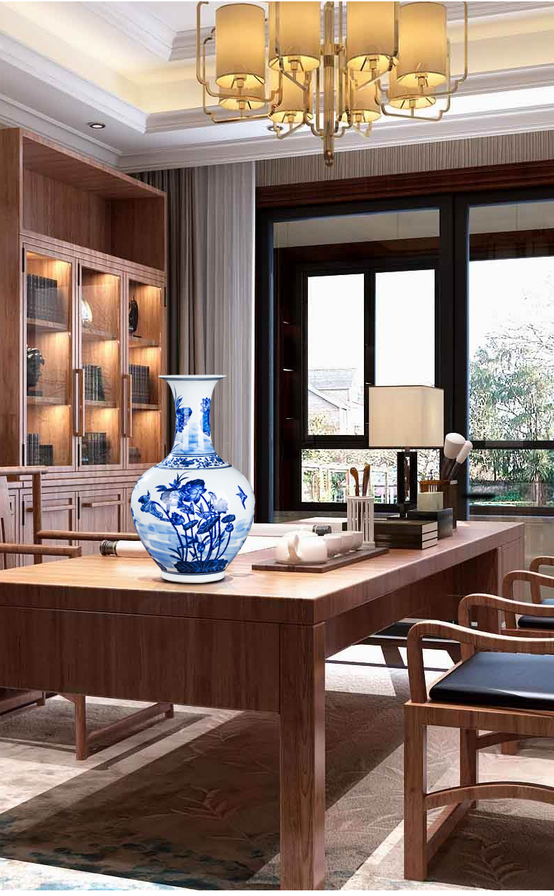 Jingdezhen ceramics by hand antique vase of blue and white porcelain vase household act the role ofing is tasted furnishing articles furnishing articles sitting room porch