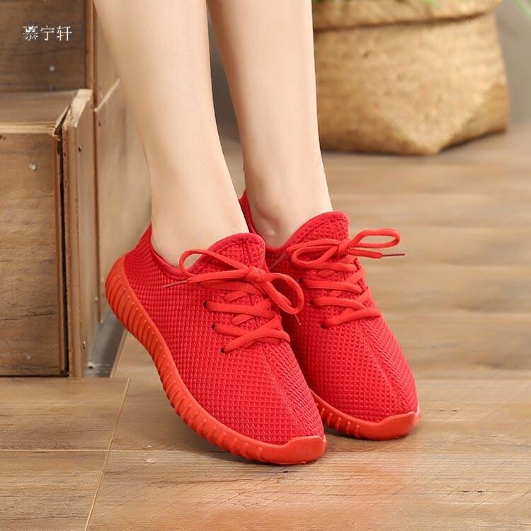  I want to buy shallow lipstick and fashion old white Jingbu shoes female retro Han version 2019 China