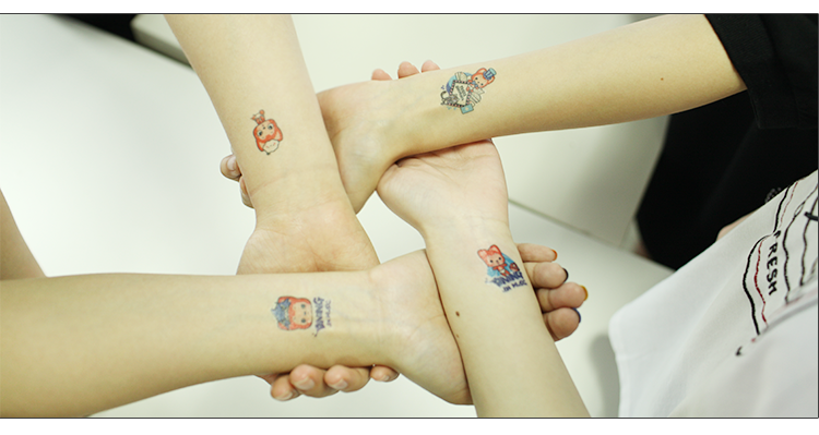 Một con gấu trúc nước dán không thấm nước và mồ hôi kéo dài dễ thương cartoon pattern anime xung quanh dán hình xăm chính thức đích thực hình dán anime
