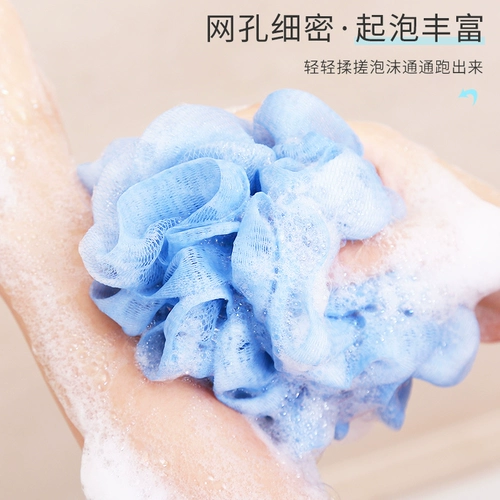 Потирая ванна, купание, растирание грязи, полотенце для ванны, северный мужчина, длинная спина, спина, артефакт спины, потирать спину