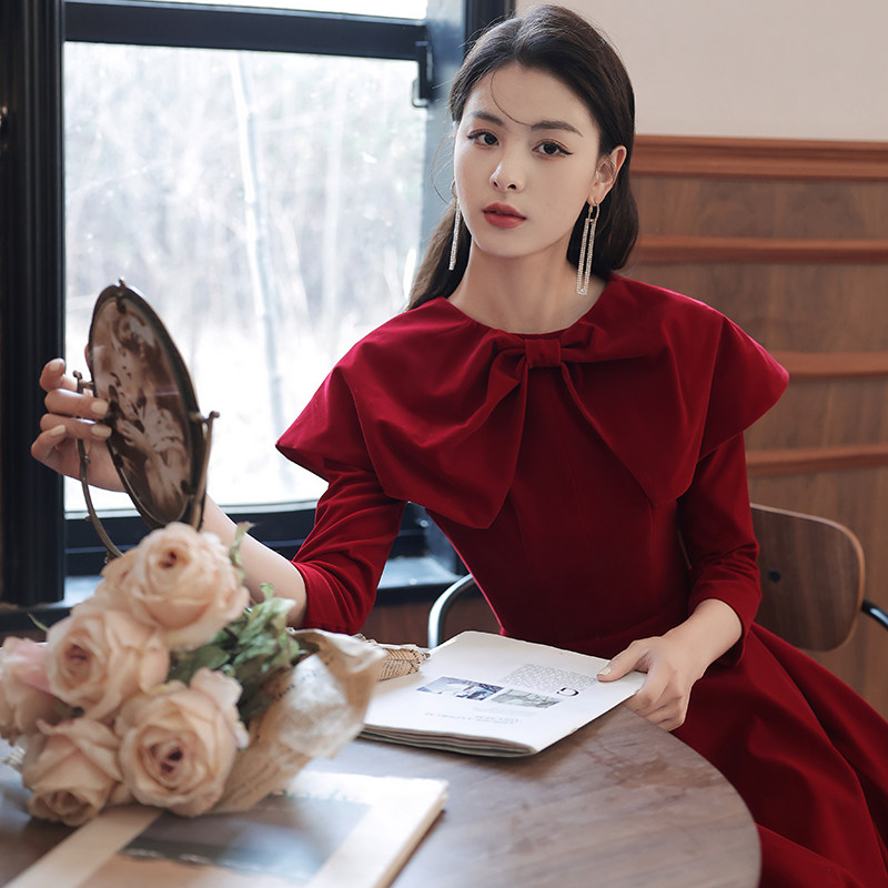 Toast The bride can normally wear an engagement gown dress, wedding wine red color back door foreign dress Long sleeves Little sub