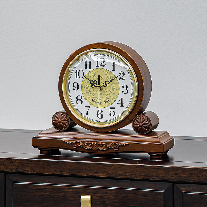 European-style table clock stand clock living room clock solid wood mute vintage table sit clock ornament creative chime clock