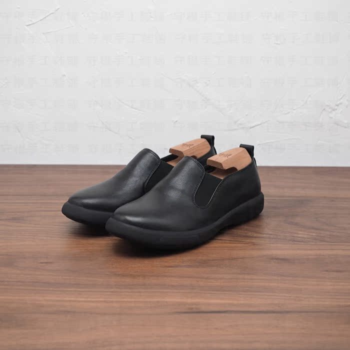 Large size black set foot one foot pedal male leather shoes casual Inn round head layer of cow leather small size leather leather leather leather shoes goalkeeper handmade