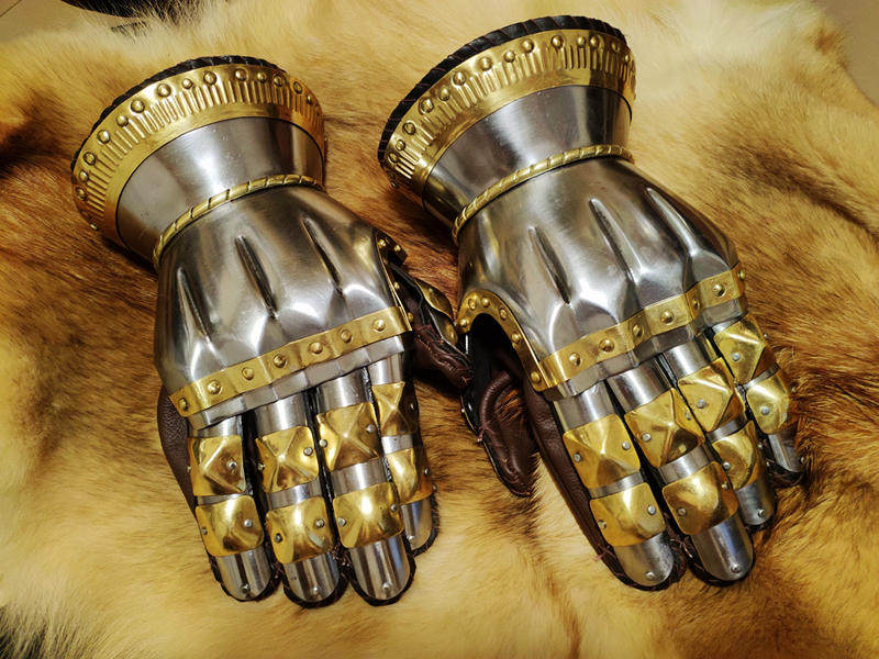 Live Inventory = Medieval Armor Knight Armor Wearable Luxury Copper Hourglass Iron Hand Plate Gloves