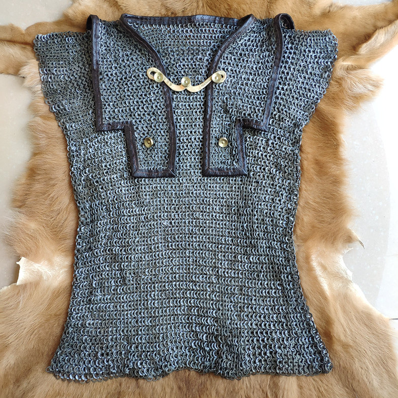 - Order - Historical recovery of Roman chain Hamata centurion equipped with riveting armor - Live wearable