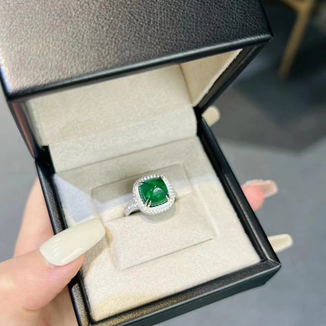 Baochuangji 18K ຄໍາສີຂາວ 5.43 ກະຣັດ ແຫວນ emerald ທໍາມະຊາດຄໍາທີ່ແທ້ຈິງ gemstone ເພັດ emerald ້ໍາຕານ tower ring