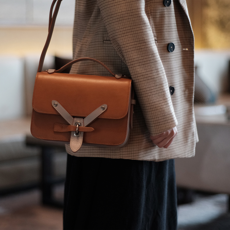 Lewhisper Designer Series Original Light Lavish Delicate Head Layer Bull Leather Commuter Small Square Bag Single Shoulder Skew Cross Woman