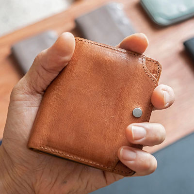 LeWhisper Daily Storage Series Mini contrasting color lightweight and simple top layer cowhide short small wallet wallet