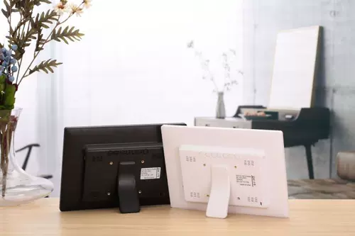 Фотографии, размещенные на столе рекламной машины Georitudes, счетчик счетчиков столора