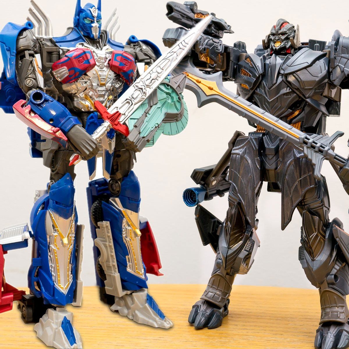 Dinosaur child deformation model King Kong 5 Model 4 Alloy Genuine Robot Great Bumblebee Car Boy Toy