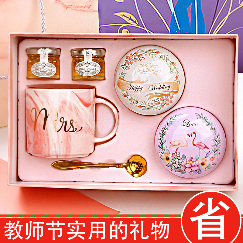 38 38 Women's Day Gift Kindergarten to send female teacher Mom and practical customer event gift