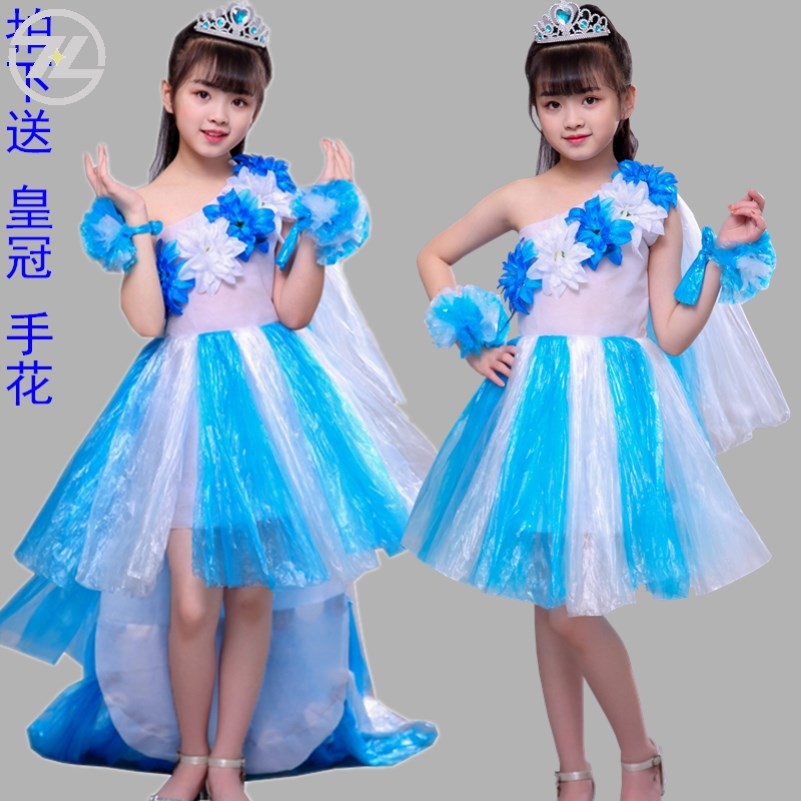 Environmentally friendly fashion show clothes parent-child hand children diy material walking show waste use to play dress girl