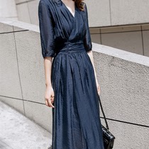  French design sense dress 2021 new womens summer blue waist thin temperament V-neck bubble sleeve long skirt