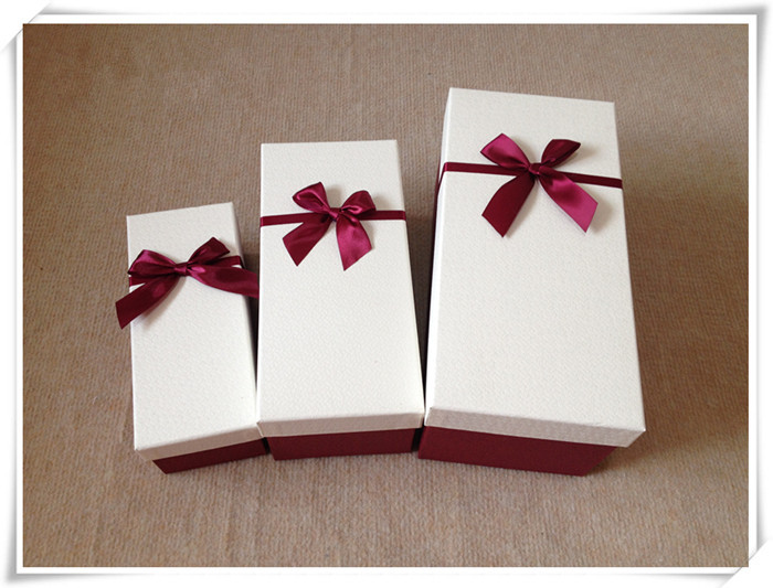 Rectangular gift box red blue optional