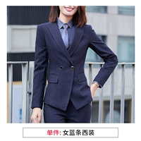 Синий полосатый костюм женщины