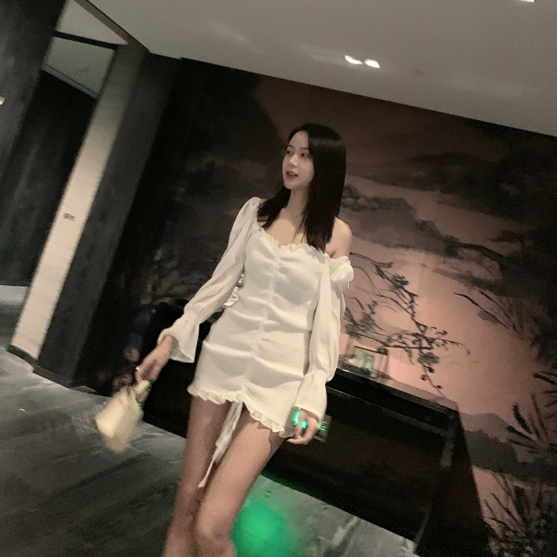 Váy Hepburn xếp li xếp ly của Pháp 2020 mùa xuân mới của phụ nữ lưới đỏ eo thon váy ngắn quây - Váy eo cao