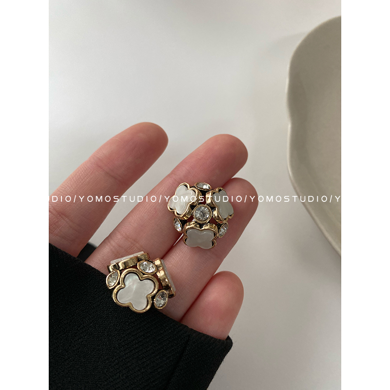 YOMOSTUDIO Metal New Fashion Insert Hollowed-out Four-leaf Straw Buttons for Fur Coats Big Coat Women's Clothing
