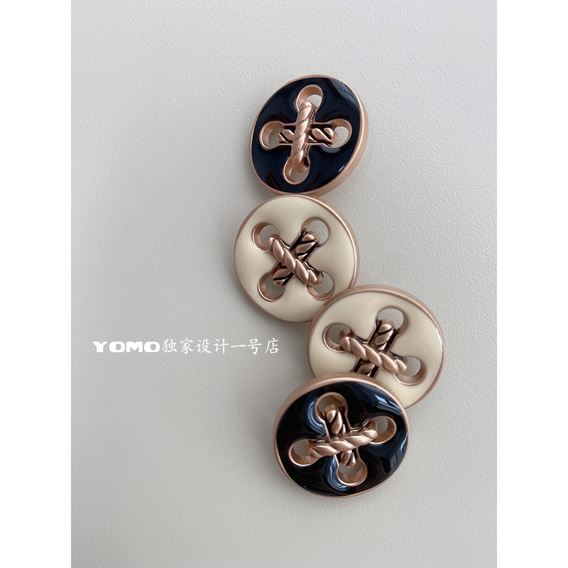 YOMOSTUDIO Small fragrant name Yuanyuan Wind point oil metal button Coarse Flowers Coats Sweater Cardiovert Sewing