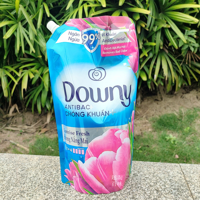 Vietnam imported downy softener concentrated clothing care agent fragrance long-lasting fragrance soft clothing agent 1.35L