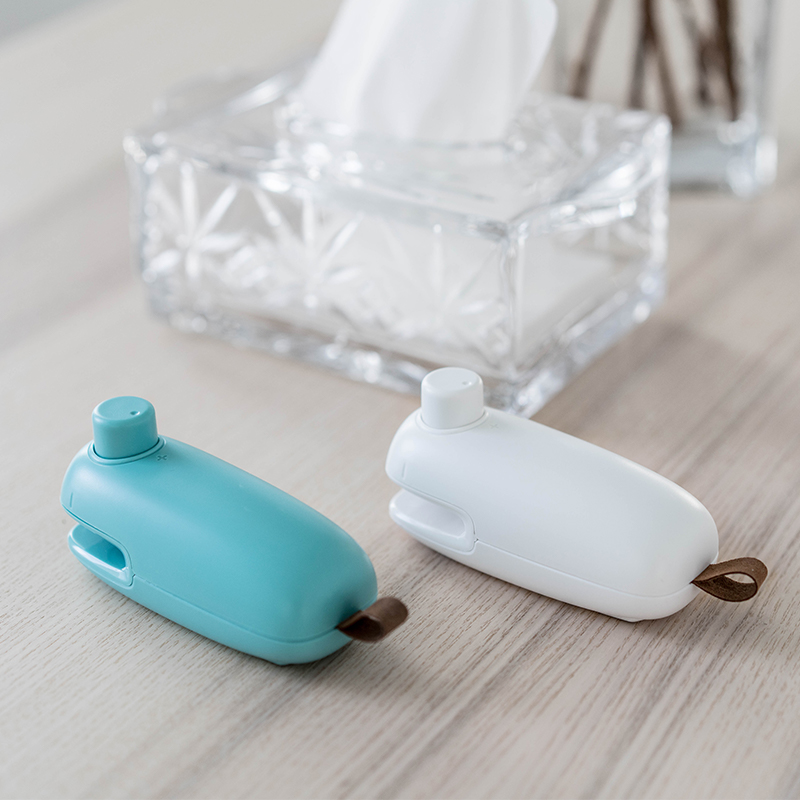 Material sealing machine Mini small home hand press style portable seal bag machine Zero food plastic bag packing sealer