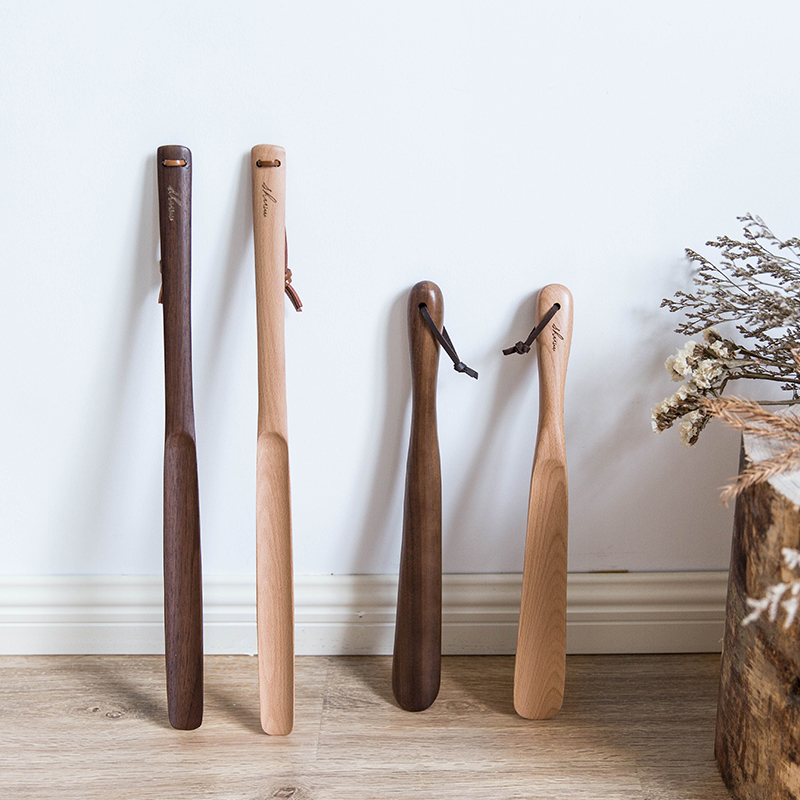 The aforementioned shoe-shoe plucking home long handle long handle solid wood Japanese old man wearing shoe deity Pregnant Woman Shoes Shoes With a Shoe Shoe Lifter