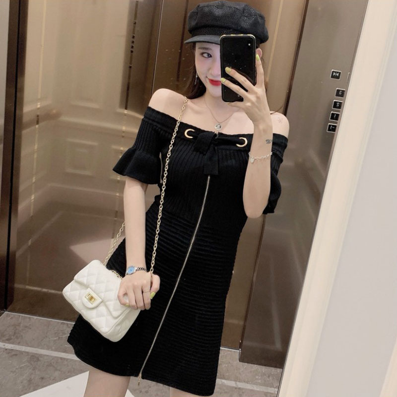 Also pure and desire to have a straight shoulder bracelet for women's fashion Sexy and sexy display with a long version of salt-sweet dresses