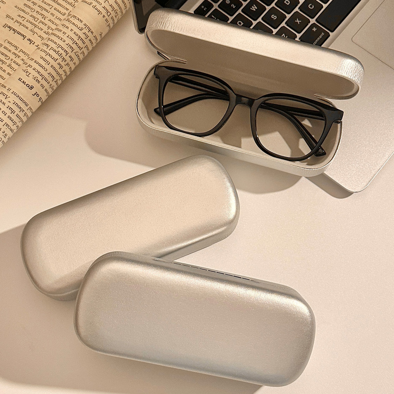 Korean-Style Minimalist Silver Glasses Case, High-End, Pressure-Resistant, Anti-Fall Storage Box, Portable Sunglasses and Myopia Glasses Case for Students Korean-Style Minimalist Silver Glasses Case, High-End, Pressure-Resistant, Anti-Fall Storage Box, Portable Sunglasses and Myopia Glasses Case for Students