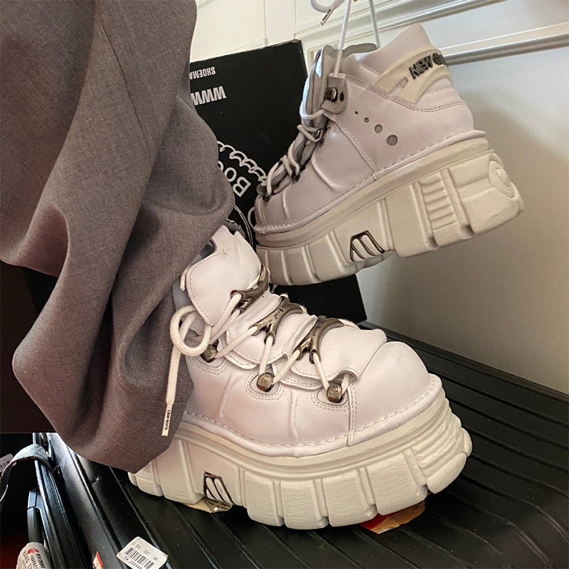 Seal Verge with the same kind of heavy metal thick bottom heightening high cylinder shoes women punk small leather shoes Gothic Black Locomotive Boots