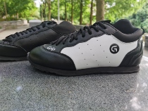 Grip climbing shoes