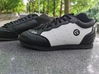 Grip climbing shoes