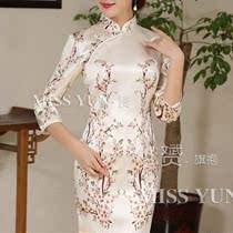 White-collar pale pink peach blossom positioning Silk 7 points long sleeve retro placket Sea style retro pure handmade short cheongsam