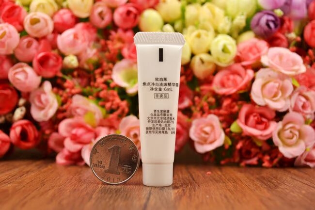 Oupole Focus Whitening Spot Essence 6ml Facial Light Spot Brightening Skin Ức chế mẫu Melanin serum