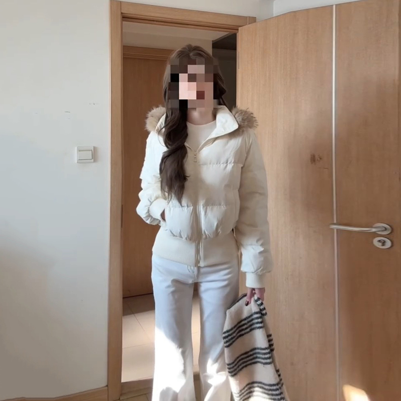 Super Stylish White Short Hooded down Jacket for Women, Winter 2026 New Model, Super Popular, Thickened and Warm Coat for Petite Figures Super Stylish White Short Hooded down Jacket for Women, Winter 2026 New Model, Super Popular, Thickened and Warm Coat for Petite Figures