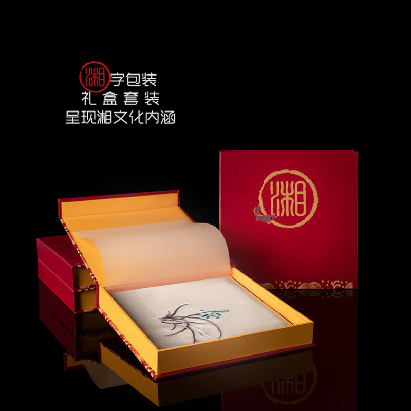 Xiang Chuangli Xiang embroidered mulberry silk square towel pure handmade double layer true silk handkerchief with Chinese wind to go abroad to be accompanied by a hand