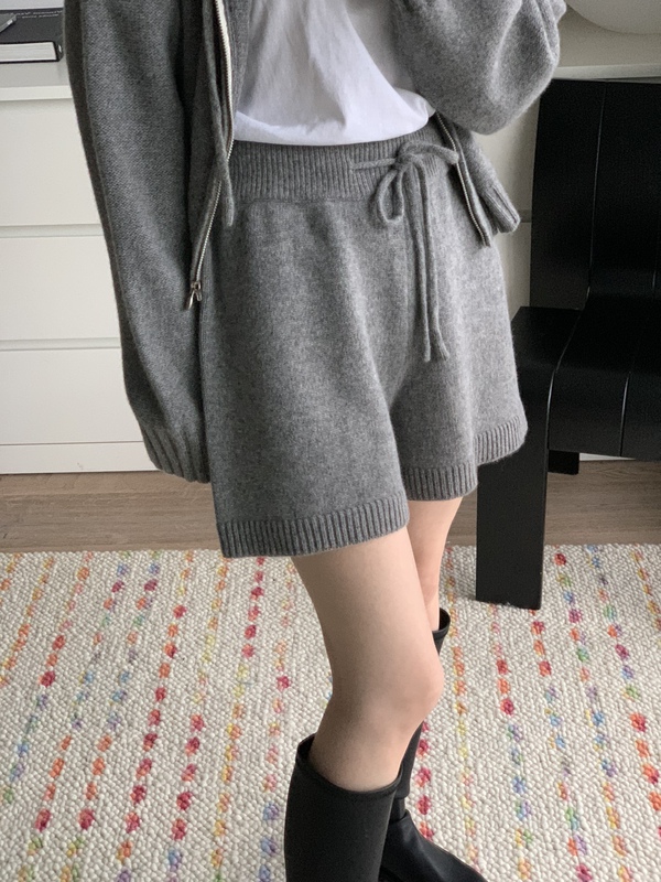 Cgstudio Simple Basic Style High-Waisted Loose Wide-Leg Knitted Shorts for Women with Elastic Waist A-Line Silhouette Casual Pants Cgstudio Simple Basic Style High-Waisted Loose Wide-Leg Knitted Shorts for Women with Elastic Waist A-Line Silhouette Casual Pants