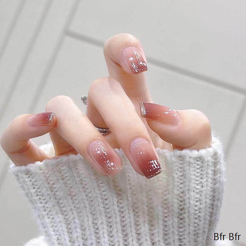 为什么九酱亚文化冬季软萌妹黑粉渐变细闪穿戴甲片这么受欢迎?一起探究美甲潮流的秘密