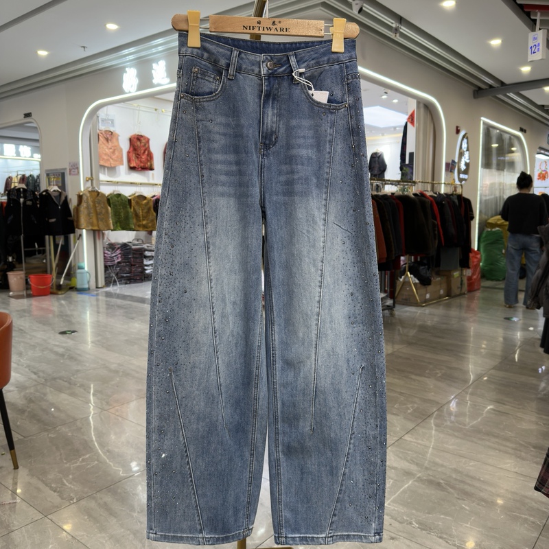 Middle-Aged and Elderly Women's Fashion Rhinestone Embellished Curved Hem Jeans, Summer 2026 New High-Waisted Slimming Wide-Leg Loose Long Pants