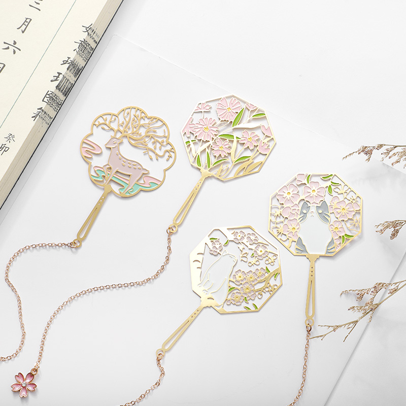 Exquisite antique brass metal hollow bookmark female good-looking creative fresh primary school students with simple cute cartoon Teacher's Day to send teacher Birthday gift set pendant simple gift box