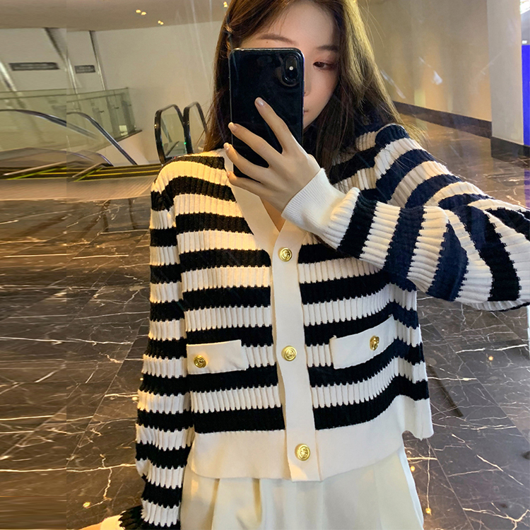Knitted cardigan women's spring and autumn tops striped all-match small fragrance long-sleeved V-neck short gentle wind coat women's ins tide