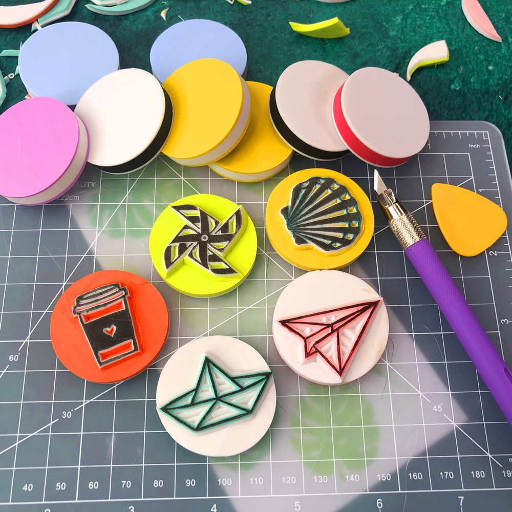 Ten-color 3 8*0 8cm round sandwich DIY high-end carving with cute rubber brick color rubber stamp 3-layer sandwich