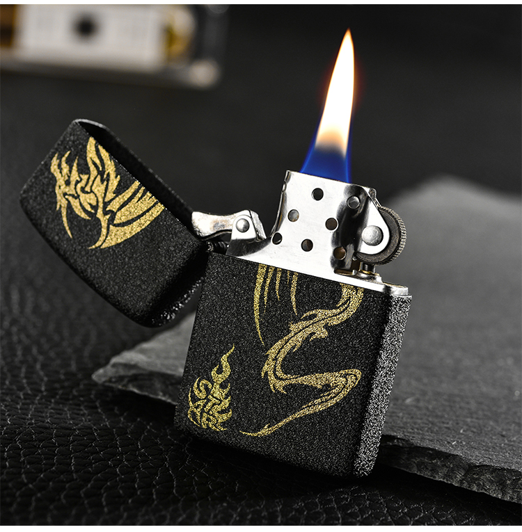 Kerosene nhẹ hơn Windproof cá tính sáng tạo lạ siêu mỏng bánh xe cũ cách gió nhẹ logo tùy chỉnh quà tặng - Bật lửa quẹt bic