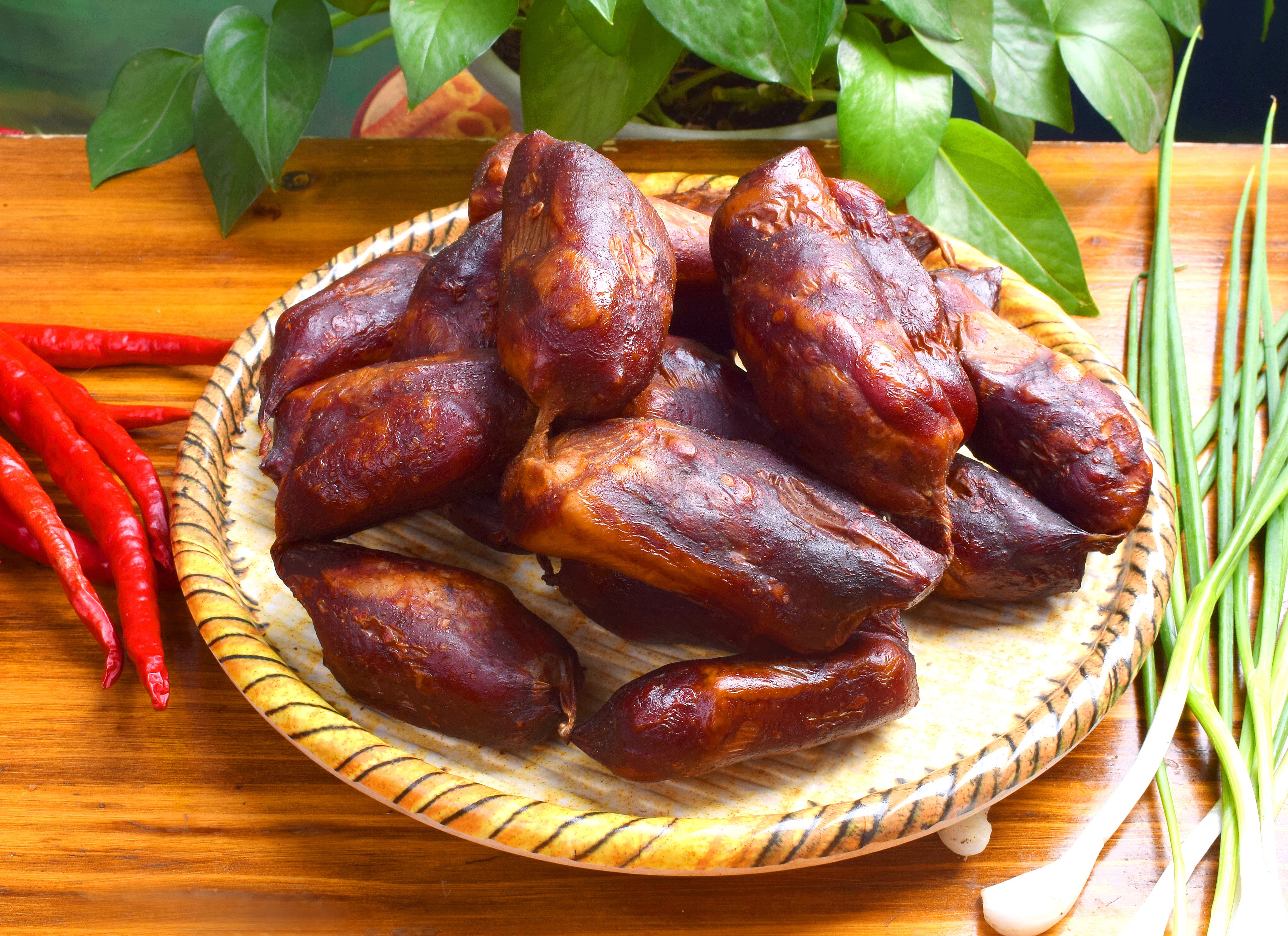 南北风味交融：贵州腊肉与四川香肠的独特魅力