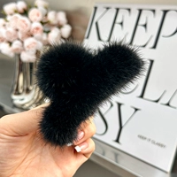 Изготовлен из натурального меха норки черного цвета.