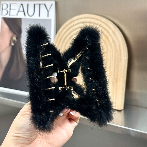 Большая задняя голова маомао Южной Кореи хватает плюш норка, волосы таблетки, кожу головы, трава, схватка на головном уборе девушки